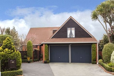 Photo of property in 43 Camberwell Place, Avonhead, Christchurch, 8042