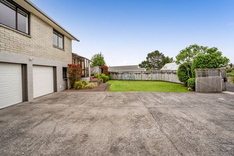 Photo of property in 17 Caledonia Place, Highlands Park, New Plymouth, 4312