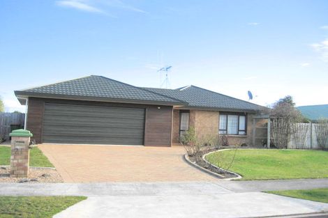 Photo of property in 21 Aldershot Place, Nawton, Hamilton, 3200