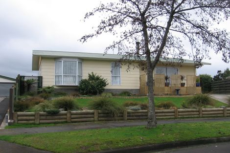 Photo of property in 23 Lyndale Place, Kelvin Grove, Palmerston North, 4414