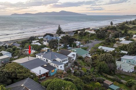 Photo of property in 22 Aperahama Street, Paekakariki, 5034