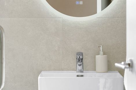 Photo of property in 9 Rosedale Road, Pinehill, Auckland, 0632