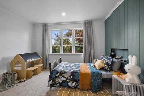 Photo of property in 390 Mangorei Road, Merrilands, New Plymouth, 4312