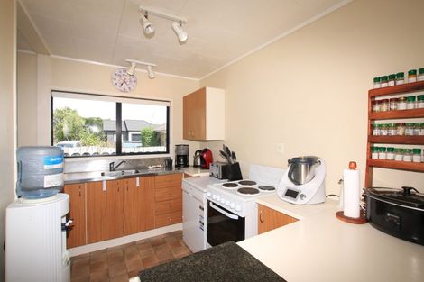 Photo of property in 1/7 Barbados Drive, Unsworth Heights, Auckland, 0632