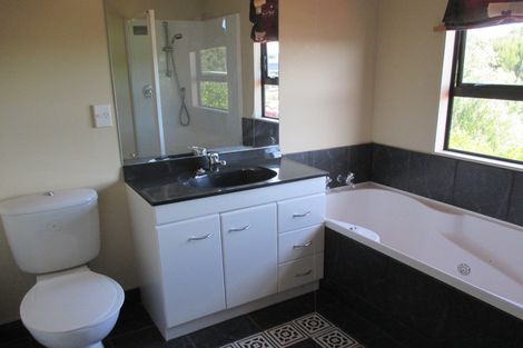 Photo of property in 35 Ruapehu Drive, Fitzherbert, Palmerston North, 4410