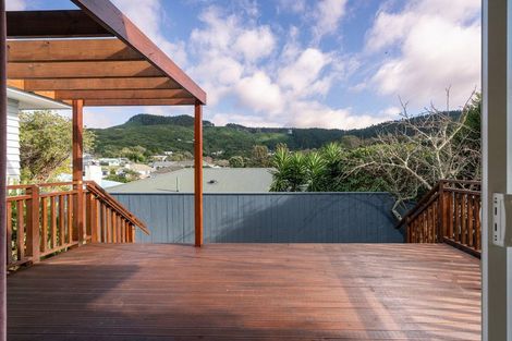 Photo of property in 13a Huia Street, Tawa, Wellington, 5028