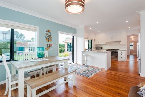 Photo of property in 11 Lake Pupuke Drive, Takapuna, Auckland, 0622