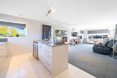 Photo of property in 14 Bideford Place, Dallington, Christchurch, 8061