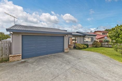 Photo of property in 28 Crimson Park, Oteha, Auckland, 0632