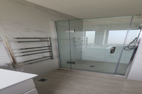 Photo of property in 39 Cascades Road, Pakuranga Heights, Auckland, 2010