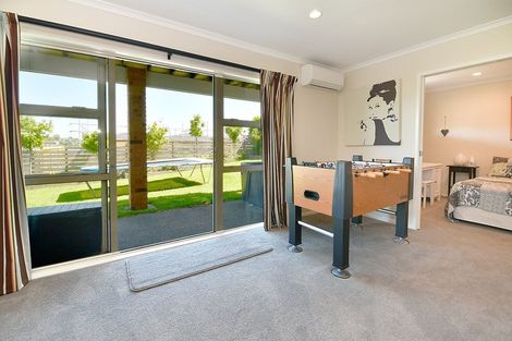 Photo of property in 100 Whangaparaoa Road, Red Beach, 0932