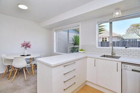 Photo of property in 2/11 Tuckers Road, Redwood, Christchurch, 8051