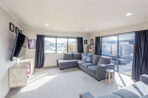 Photo of property in 16 Okarito Avenue, Levin, 5510