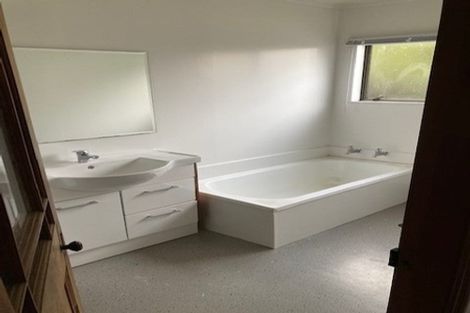 Photo of property in 10 Grumman Lane, Newlands, Wellington, 6037