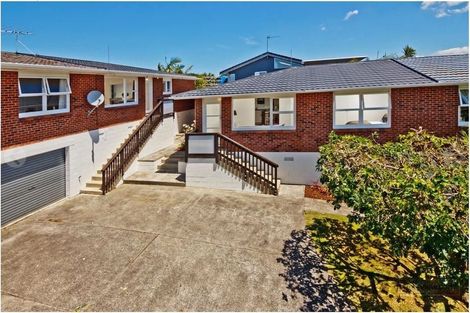 Photo of property in 2/4 Kowhai Road, Campbells Bay, Auckland, 0630