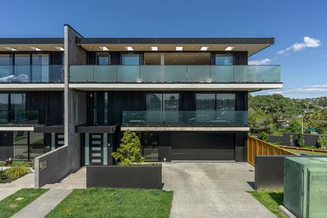 Photo of property in 11a Montgomery Avenue, Rothesay Bay, Auckland, 0630