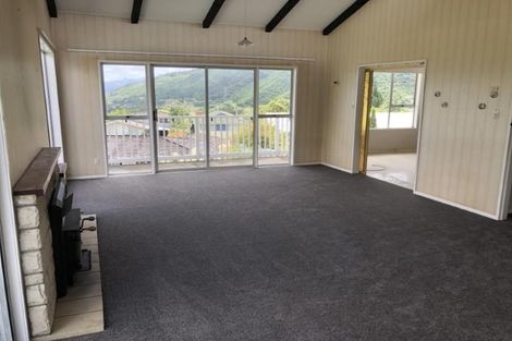 Photo of property in 22 Sunnyview Drive, Brown Owl, Upper Hutt, 5018