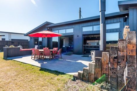 Photo of property in 18 Story Street, Foxton Beach, Foxton, 4815