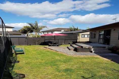 Photo of property in 19a Glenhaven Place, Te Atatu Peninsula, Auckland, 0610