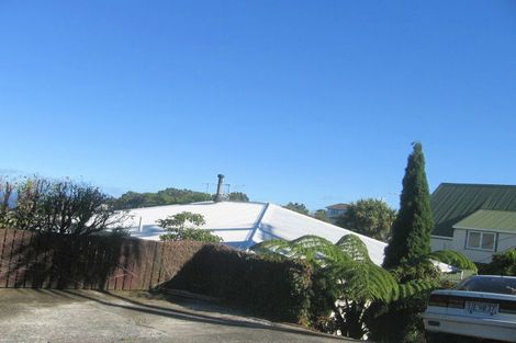 Photo of property in 17 Poto Road, Normandale, Lower Hutt, 5010