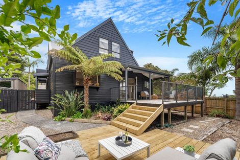 Photo of property in 6 Elliston Crescent, Stanmore Bay, Whangaparaoa, 0932