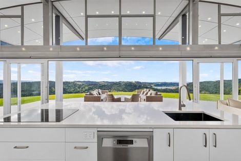 Photo of property in 83 Jervis Road, Waiwera, Orewa, 0994