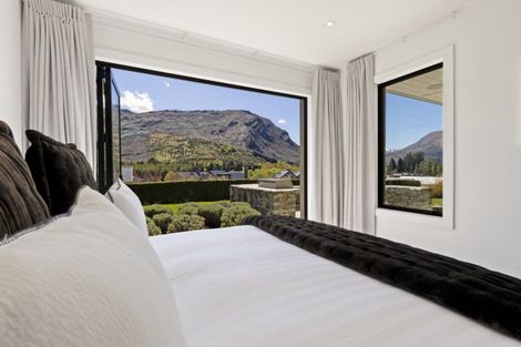 Photo of property in 1 Owen Marshall Lane, Arrowtown, 9371