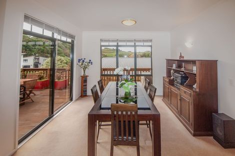 Photo of property in 16 Wantwood Grove, Churton Park, Wellington, 6037