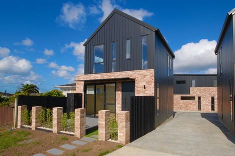 Photo of property in 139 Tirimoana Road, Te Atatu South, Auckland, 0602