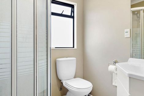 Photo of property in 18 Maidstone Place, Oteha, Auckland, 0632