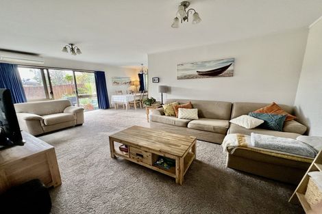 Photo of property in 17 Jillteresa Crescent, Half Moon Bay, Auckland, 2012