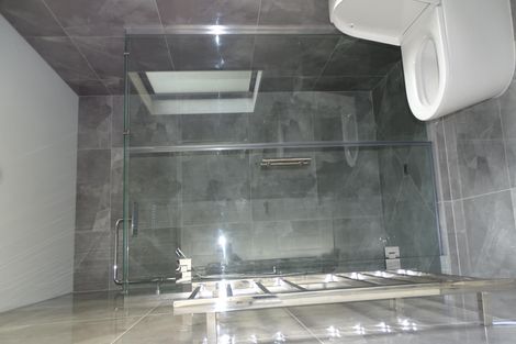 Photo of property in 1 Bunbeg Crescent, Flat Bush, Auckland, 2019