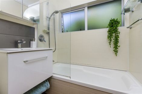 Photo of property in 8/7 Lydia Avenue, Northcote, Auckland, 0627