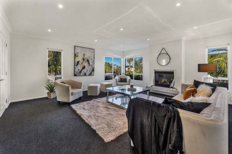 Photo of property in 6 Canonbie Place, East Tamaki Heights, Auckland, 2016