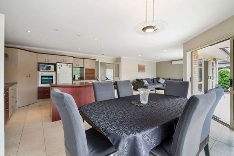 Photo of property in 4 Beverage Place, Rosehill, Papakura, 2113