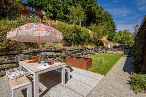 Photo of property in 3 Mackinnon Terrace, Sunshine Bay, Queenstown, 9300