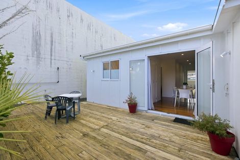 Photo of property in 35 Hine Street, New Plymouth, 4310