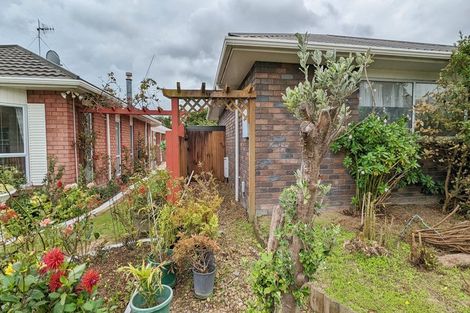 Photo of property in 4 Royal Oak Drive, Kelvin Grove, Palmerston North, 4414