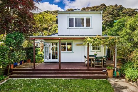 Photo of property in 25 Mahoe Street, Eastbourne, Lower Hutt, 5013