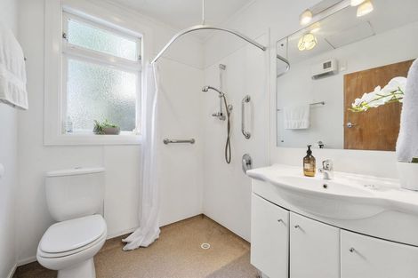 Photo of property in 13 Palliser Road, Roseneath, Wellington, 6011