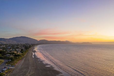 Photo of property in 14 Garden Road, Raumati Beach, Paraparaumu, 5032