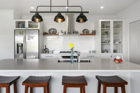 Photo of property in 98 Loch Views Road, Acacia Bay, Taupo, 3385