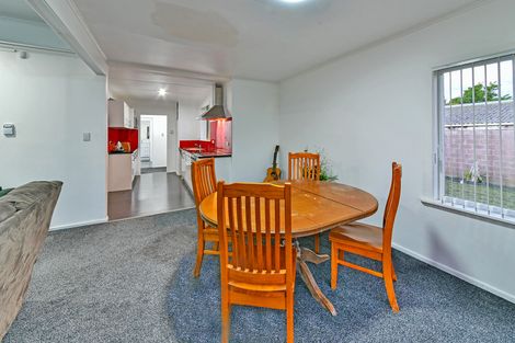 Photo of property in 2/49 Sutton Crescent, Papakura, 2110