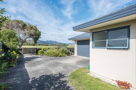 Photo of property in 8 Leigh Place, Paraparaumu Beach, Paraparaumu, 5032