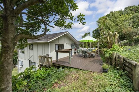 Photo of property in 24 Seaview Road, Piha, New Lynn, 0772
