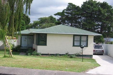 Photo of property in 17 Laura Street, Kelston, Auckland, 0602