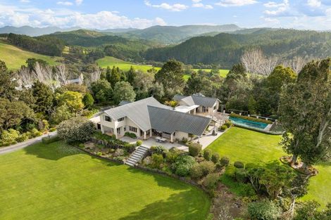 Photo of property in 21 Manuka Drive, Whangamata, 3691