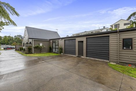 Photo of property in 92 Heta Road, Highlands Park, New Plymouth, 4312