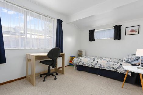 Photo of property in 16 The Grove, Titirangi, Auckland, 0604