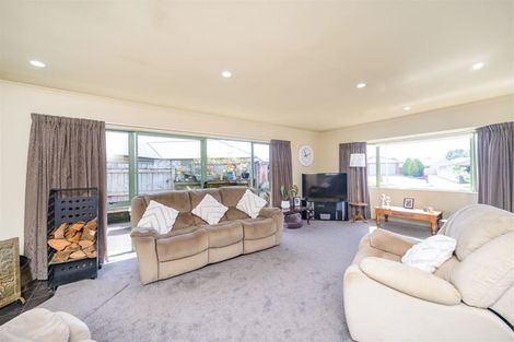 Photo of property in 6 Almond Grove, Feilding, 4702